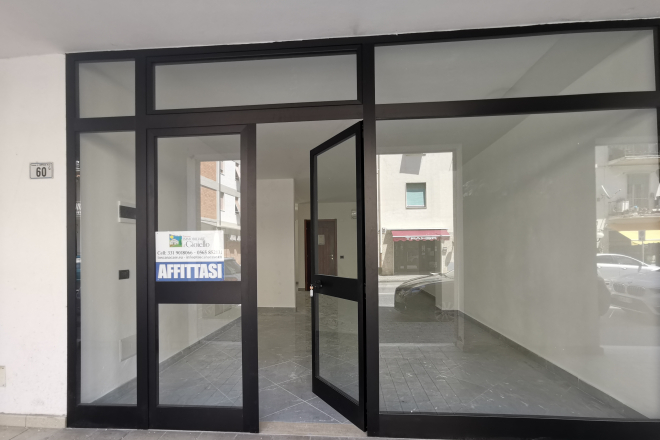 Attività commerciale in affitto a Venturina Terme (LI) - rif. AF2