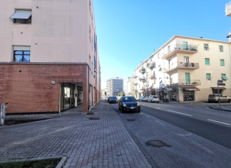 Attività commerciale in affitto a Venturina Terme (LI) - rif. AF2