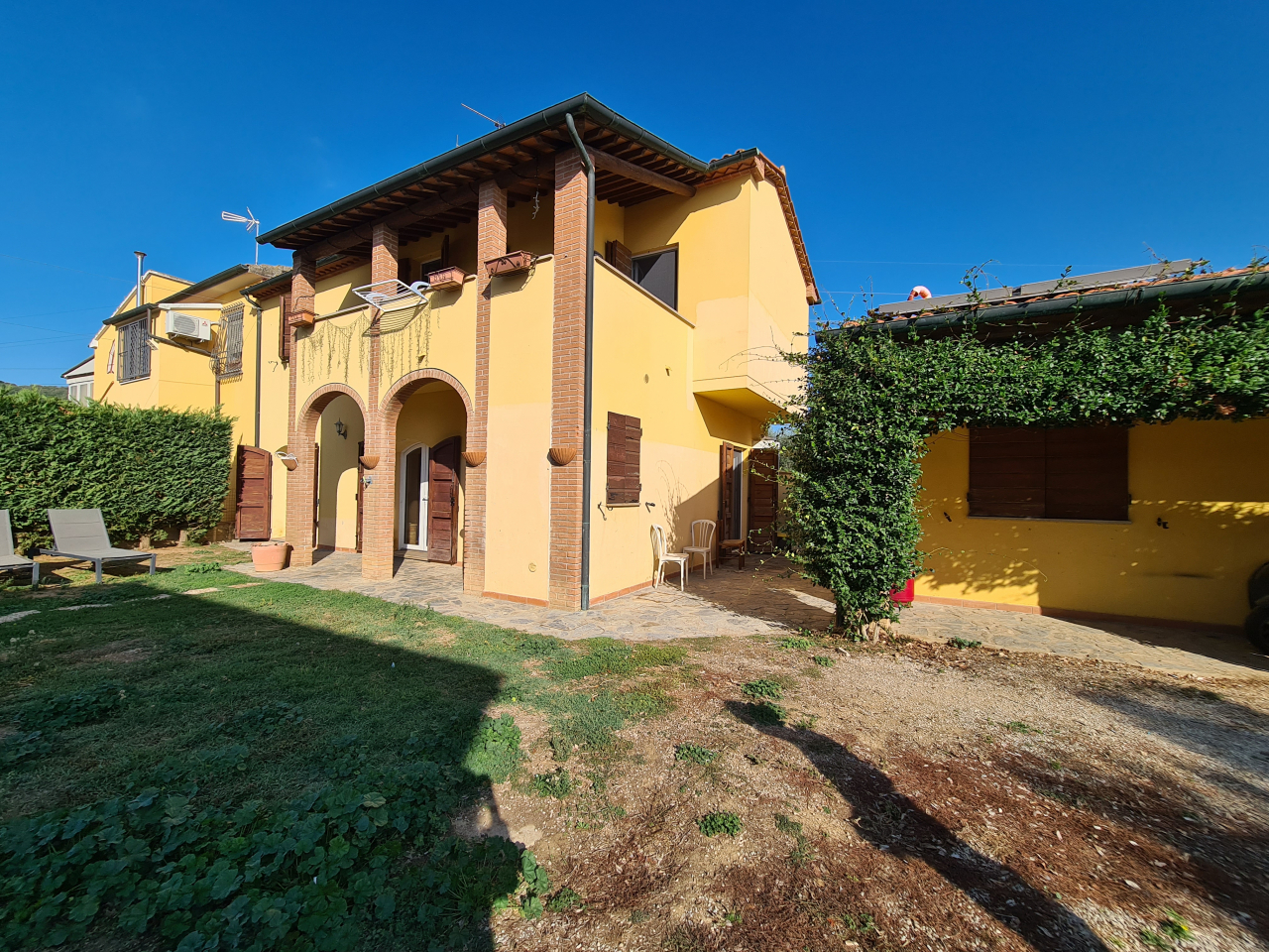 Porzione di bifamiliare in vendita a Campiglia Marittima (LI) - rif. R98