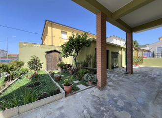 Porzione di bifamiliare in vendita a Venturina Terme (LI) - rif. A872