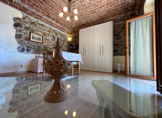 Porzione di casale in vendita a Campiglia Marittima (LI) - rif. R103