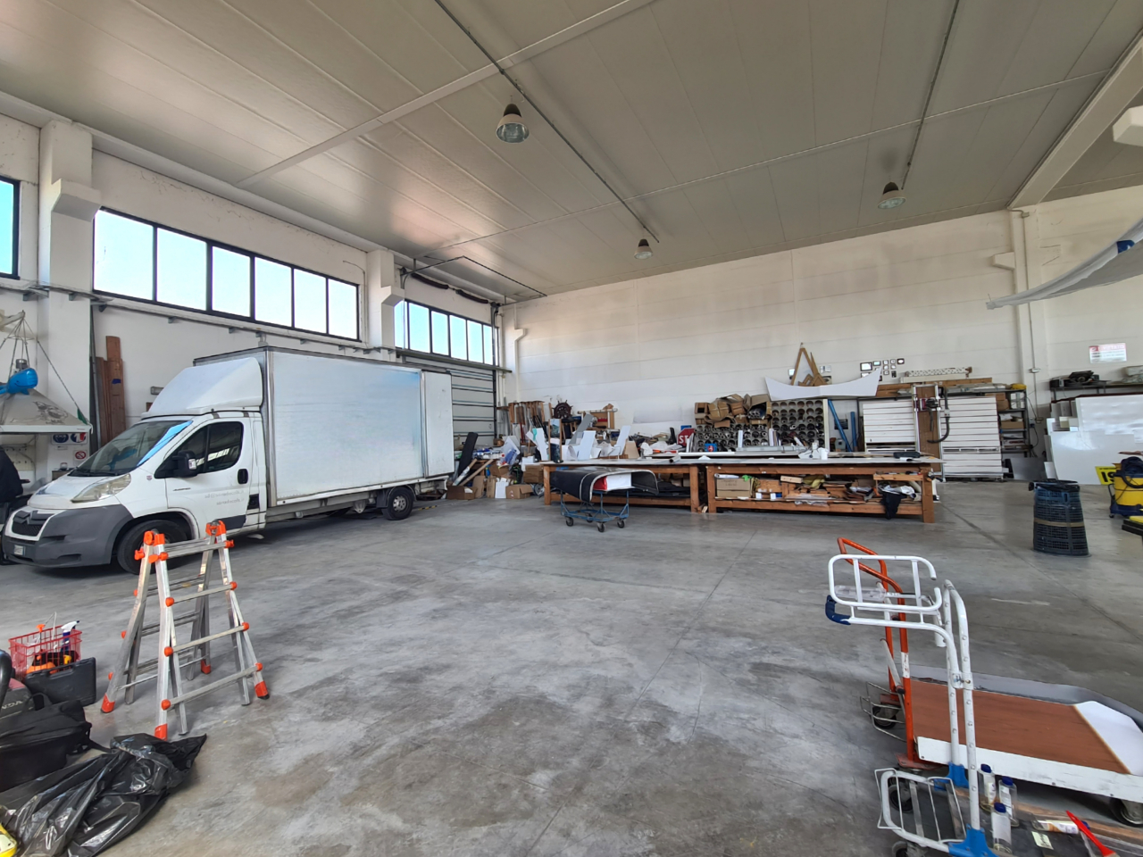 Locale in vendita a Campiglia Marittima (LI) - rif. V15